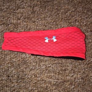 Under armour head band.